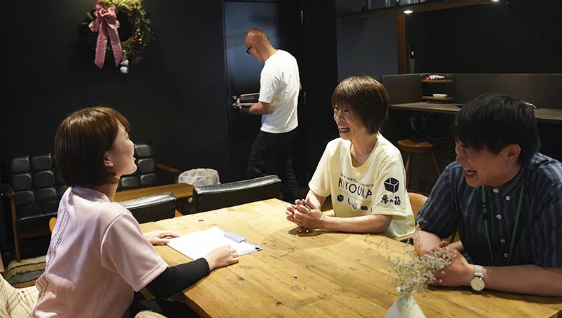 誰もが自分らしく話せる、風通しの良い職場。信頼で繋がっています。